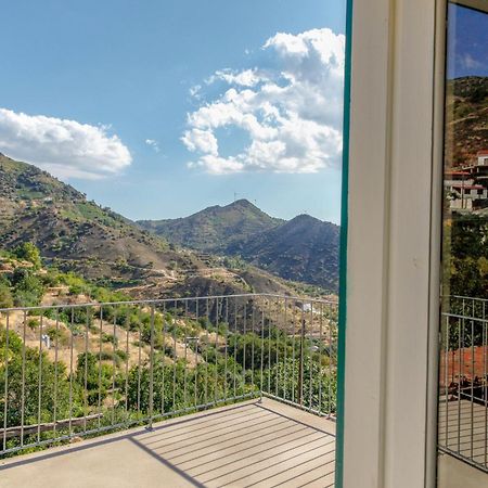 Гостьовий будинок Farmakas Living Екстер'єр фото